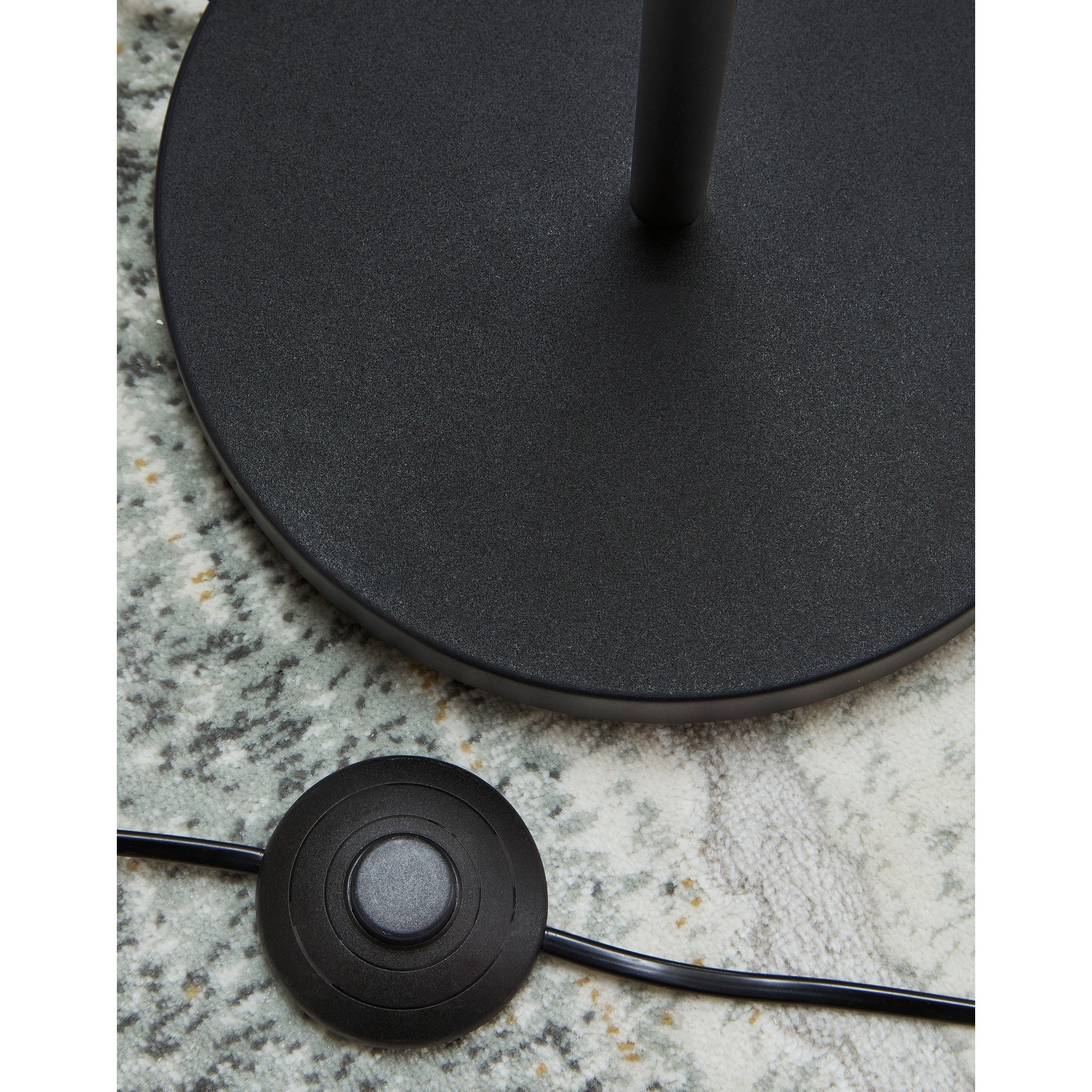 Abanson Floor Lamp - Image 3