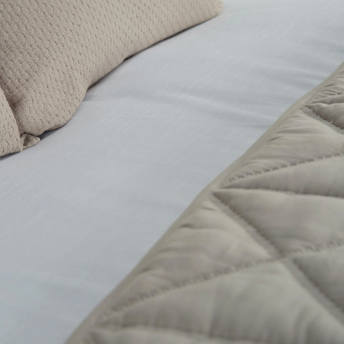 Blackberry Grove Quilt and Shams - Image 30