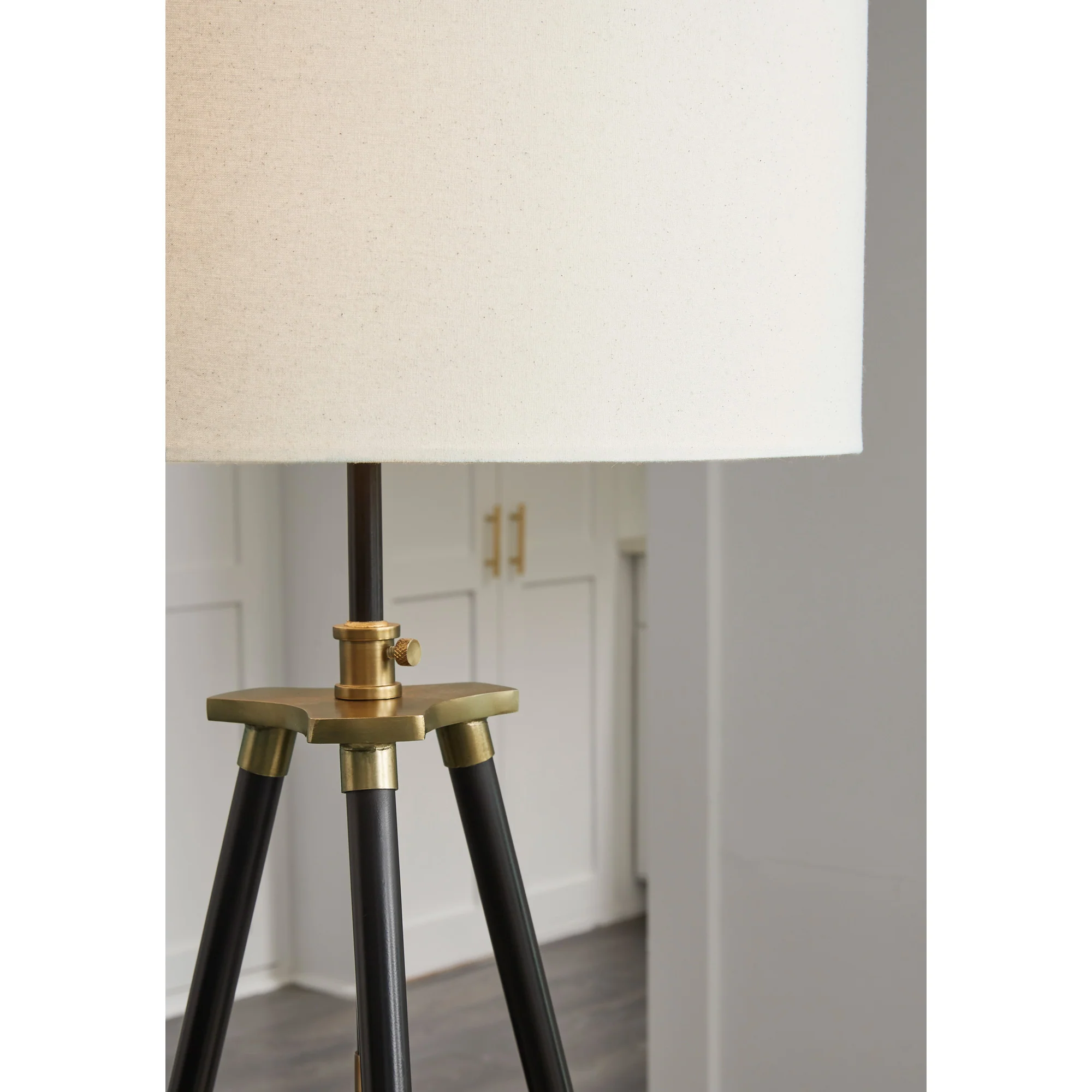 Cashner Floor Lamp - Image 3