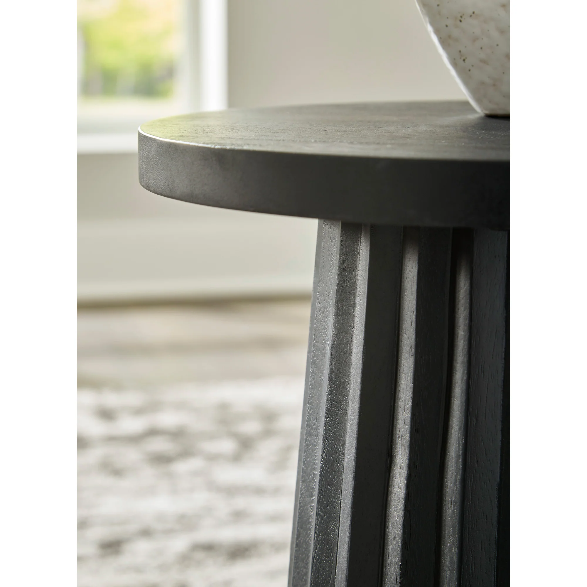 Ceilby Accent End Table - Image 4