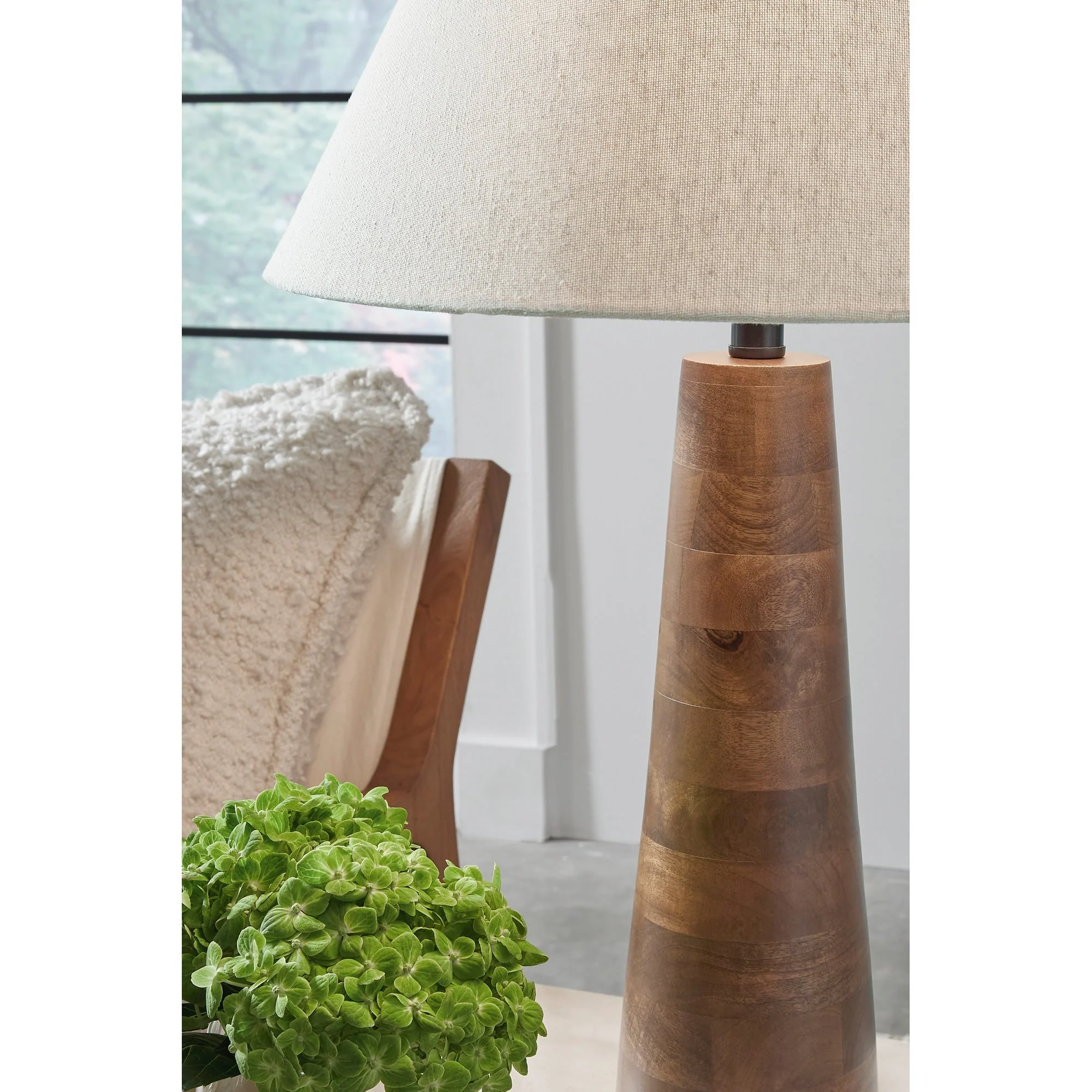 Danset Table Lamp - Image 3