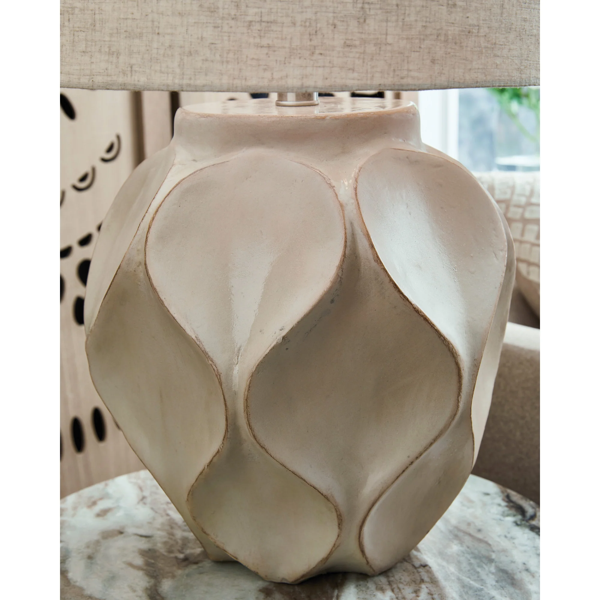 Edselham Table Lamp - Image 3