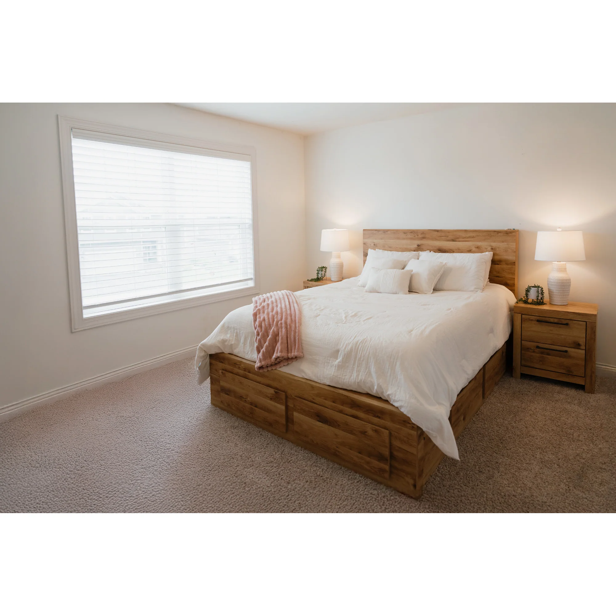 Hyanna Panel Storage Bed - Image 3