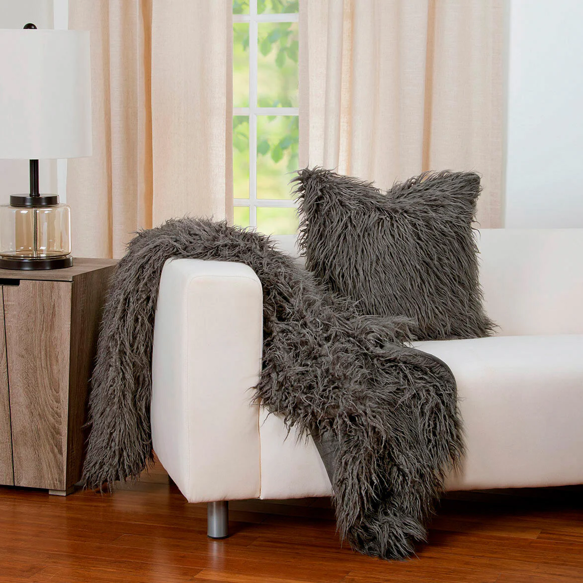 Llama 20 Inch Feather Pillow - Image 5