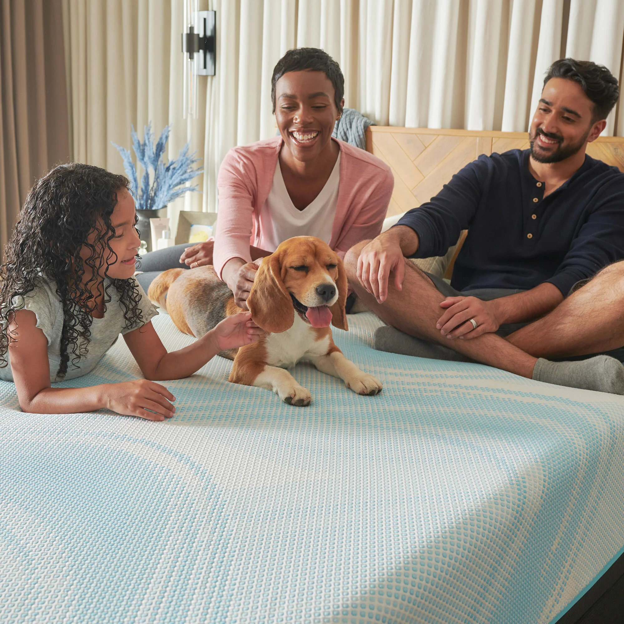 Tempur-Pedic TEMPUR-Luxe Breeze 2 Medium Hybrid Mattress - Image 12