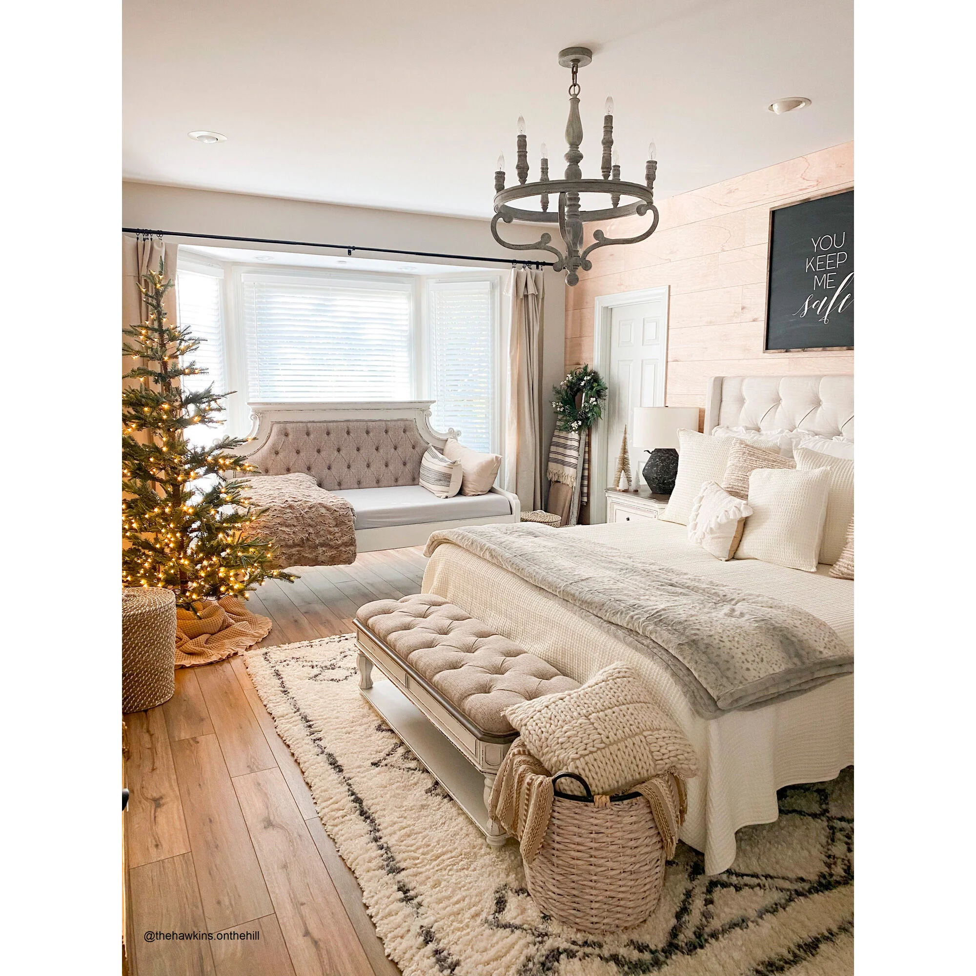 Magnolia Manor Bed Bench - Image 3