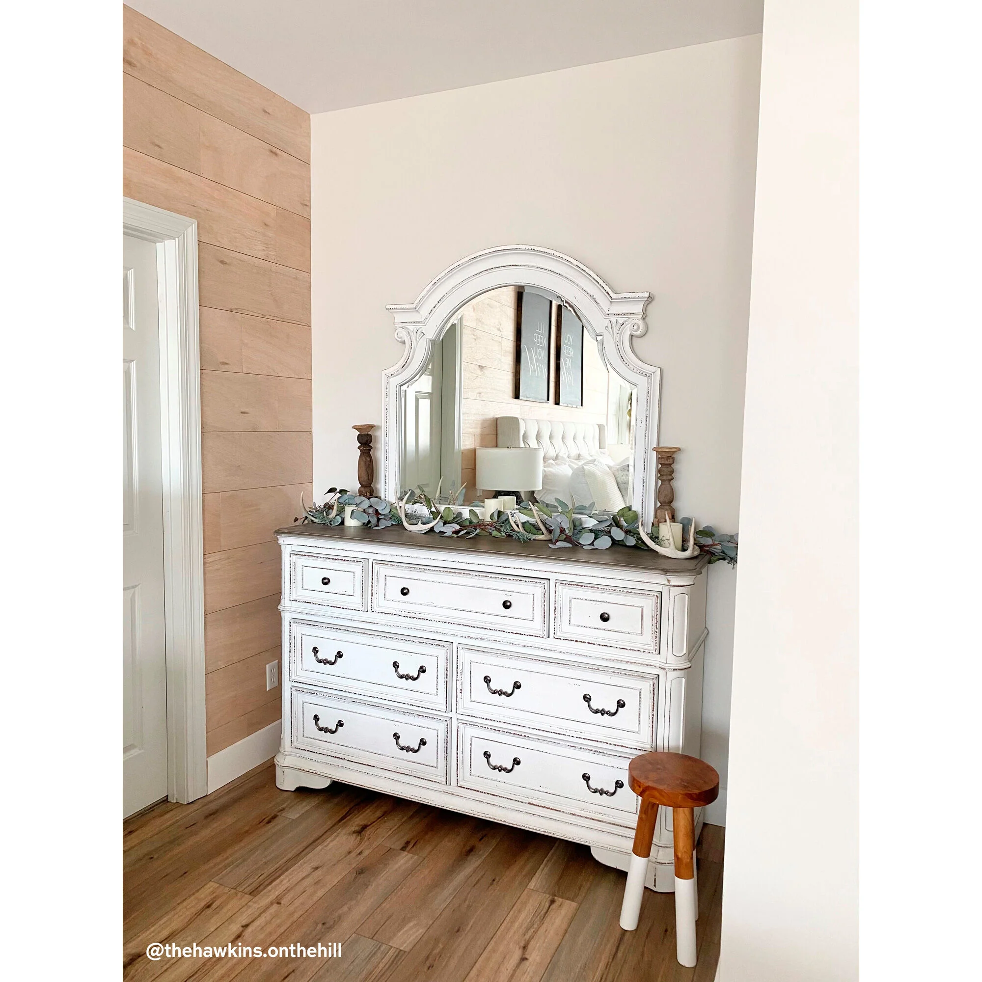 Magnolia Manor Dresser - Image 4