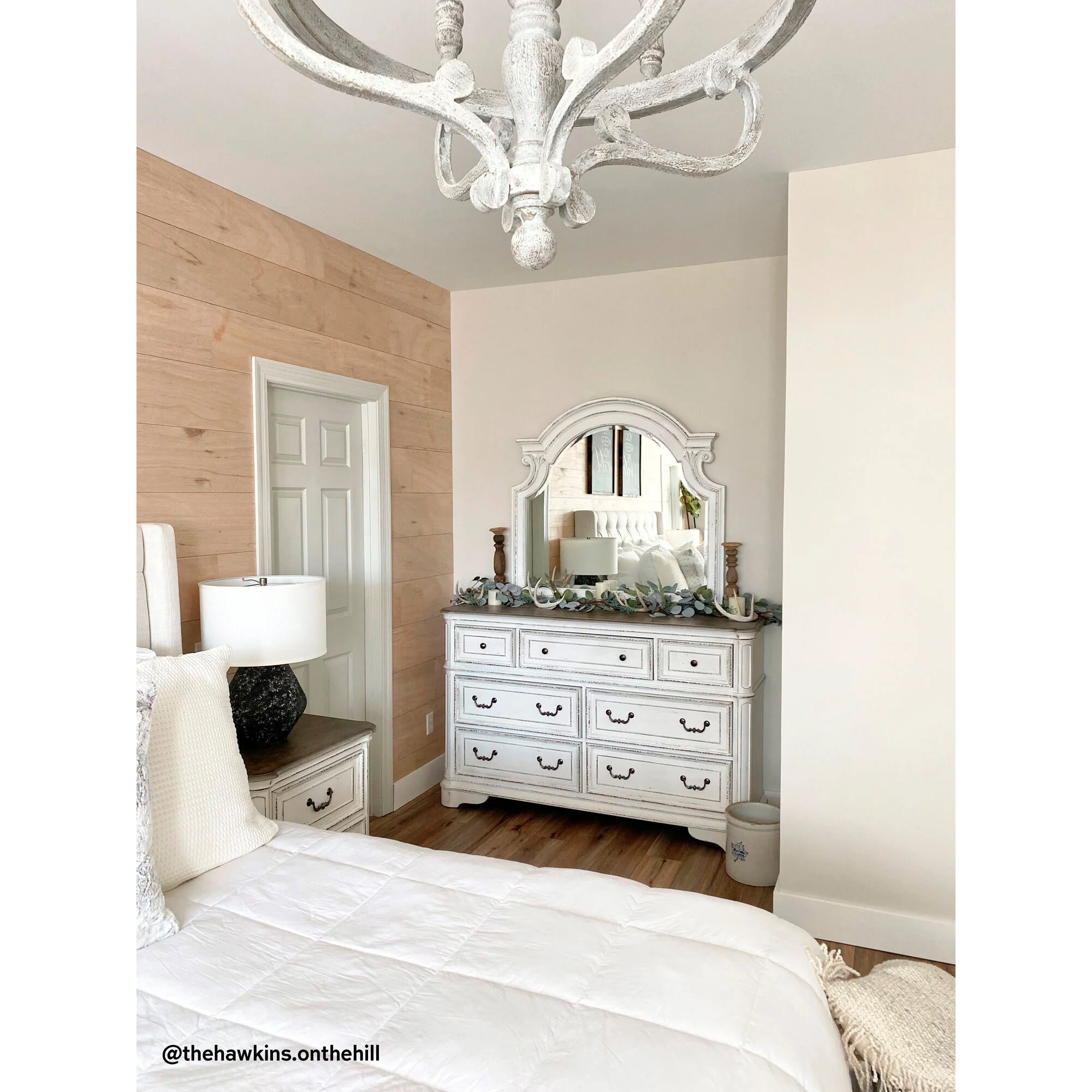 Magnolia Manor Dresser - Image 5