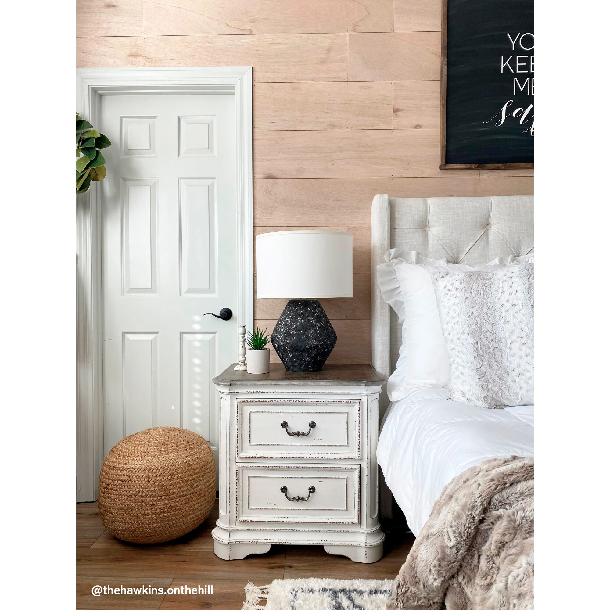 Magnolia Manor Nightstand - Image 4