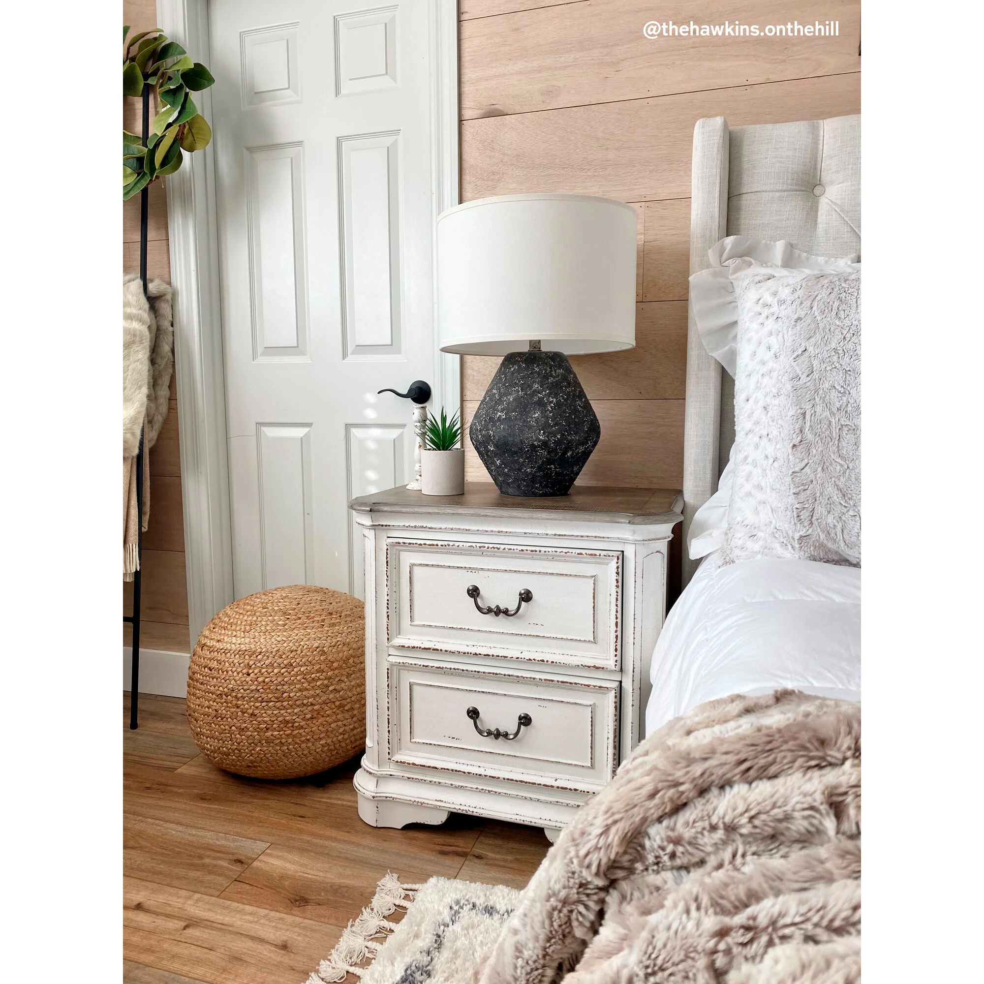 Magnolia Manor Nightstand - Image 5