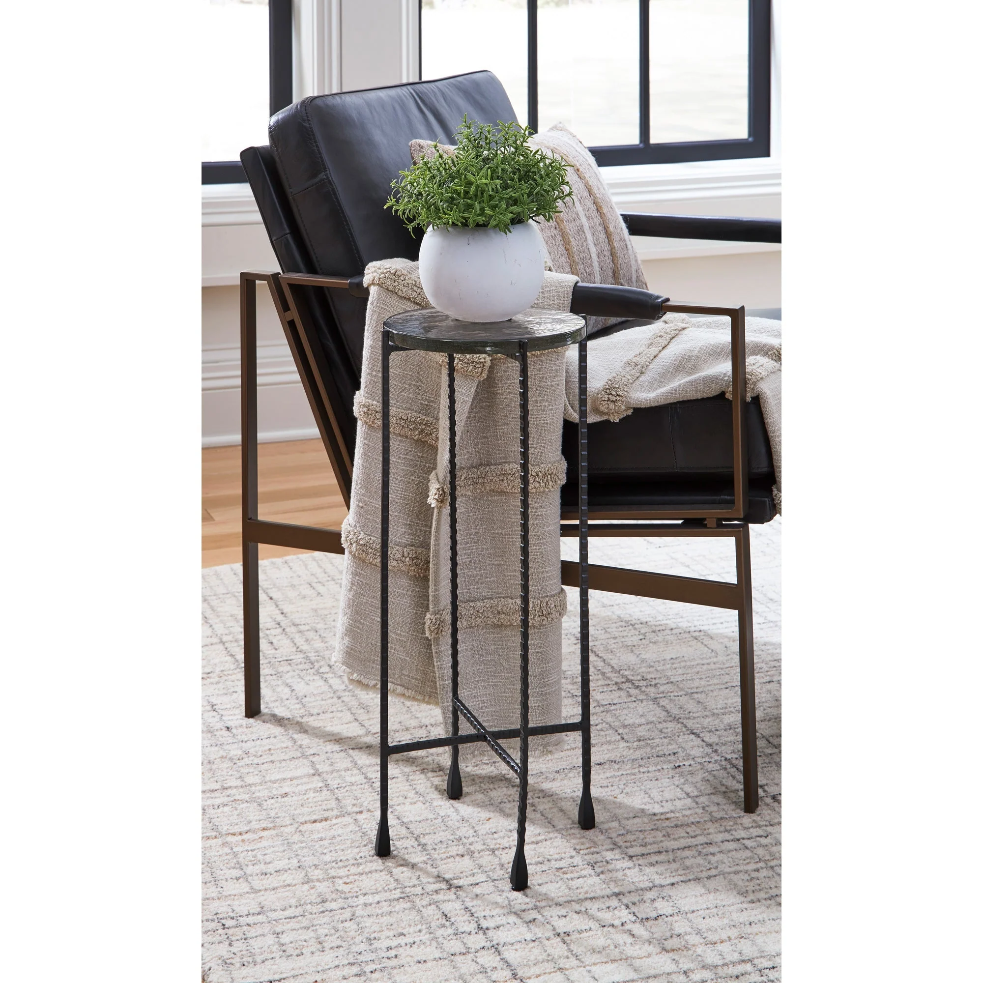Newgoren Accent Table - Image 3