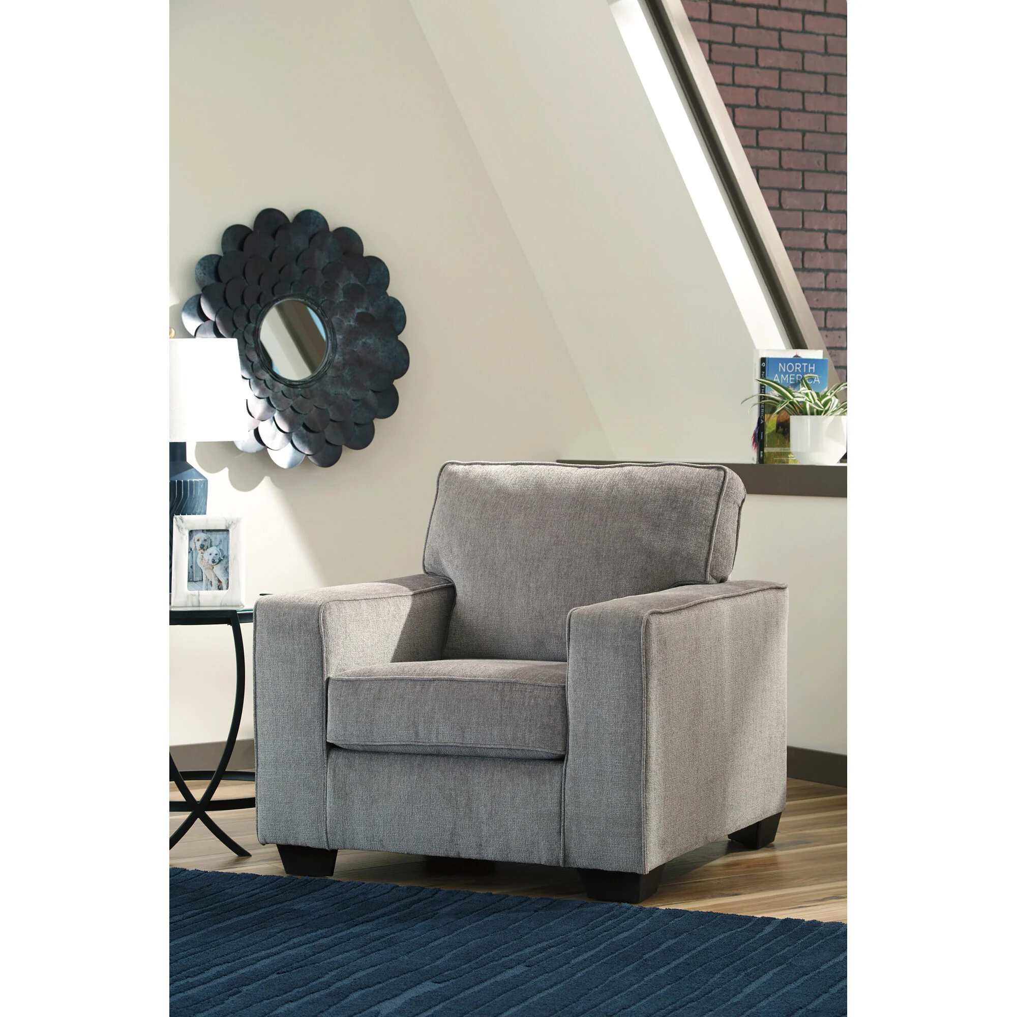 Riles Chair - Image 4