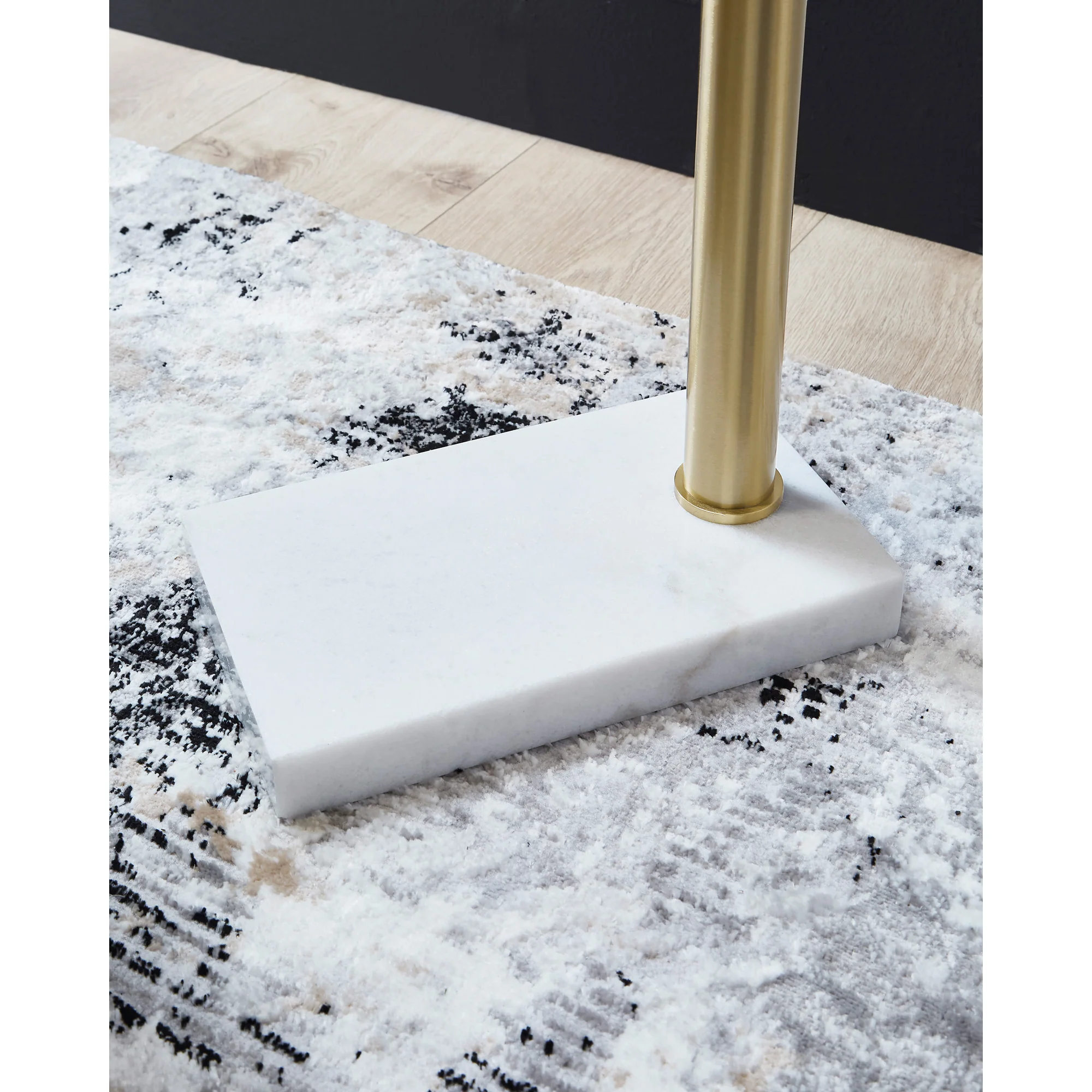 Santiford Floor Lamp - Image 4