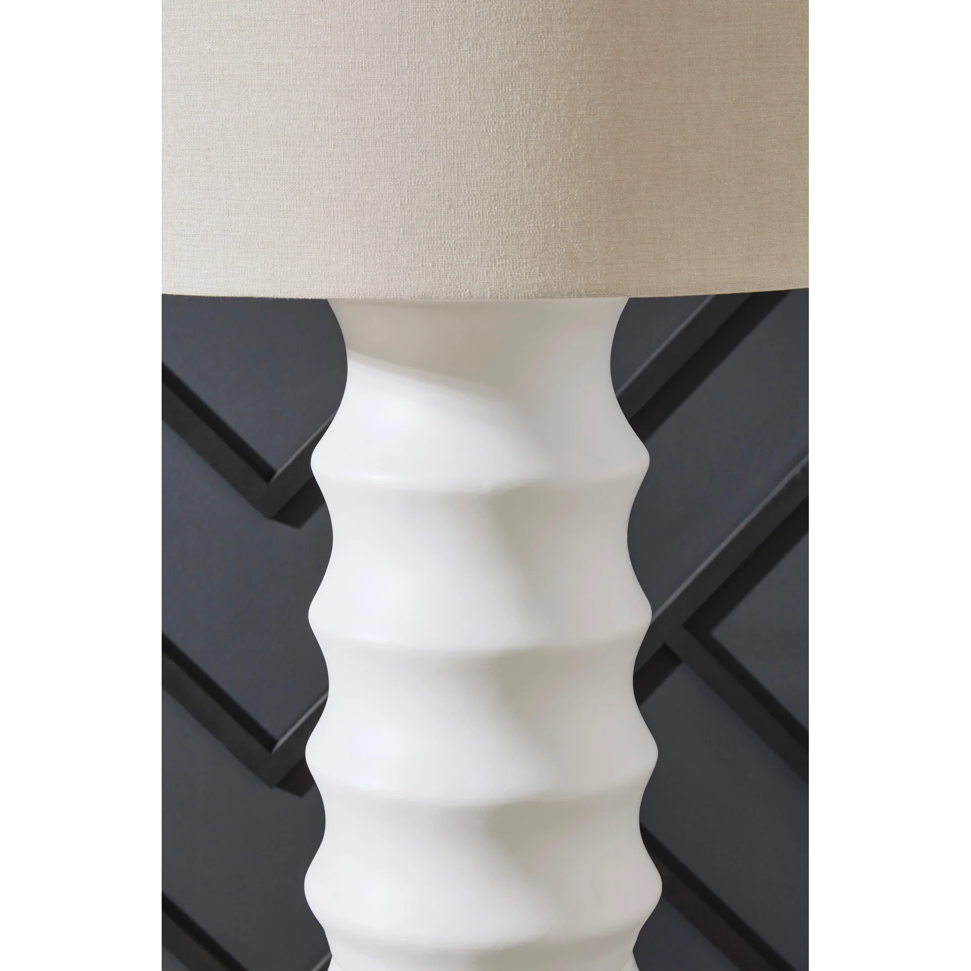Veraleigh Floor Lamp - Image 3