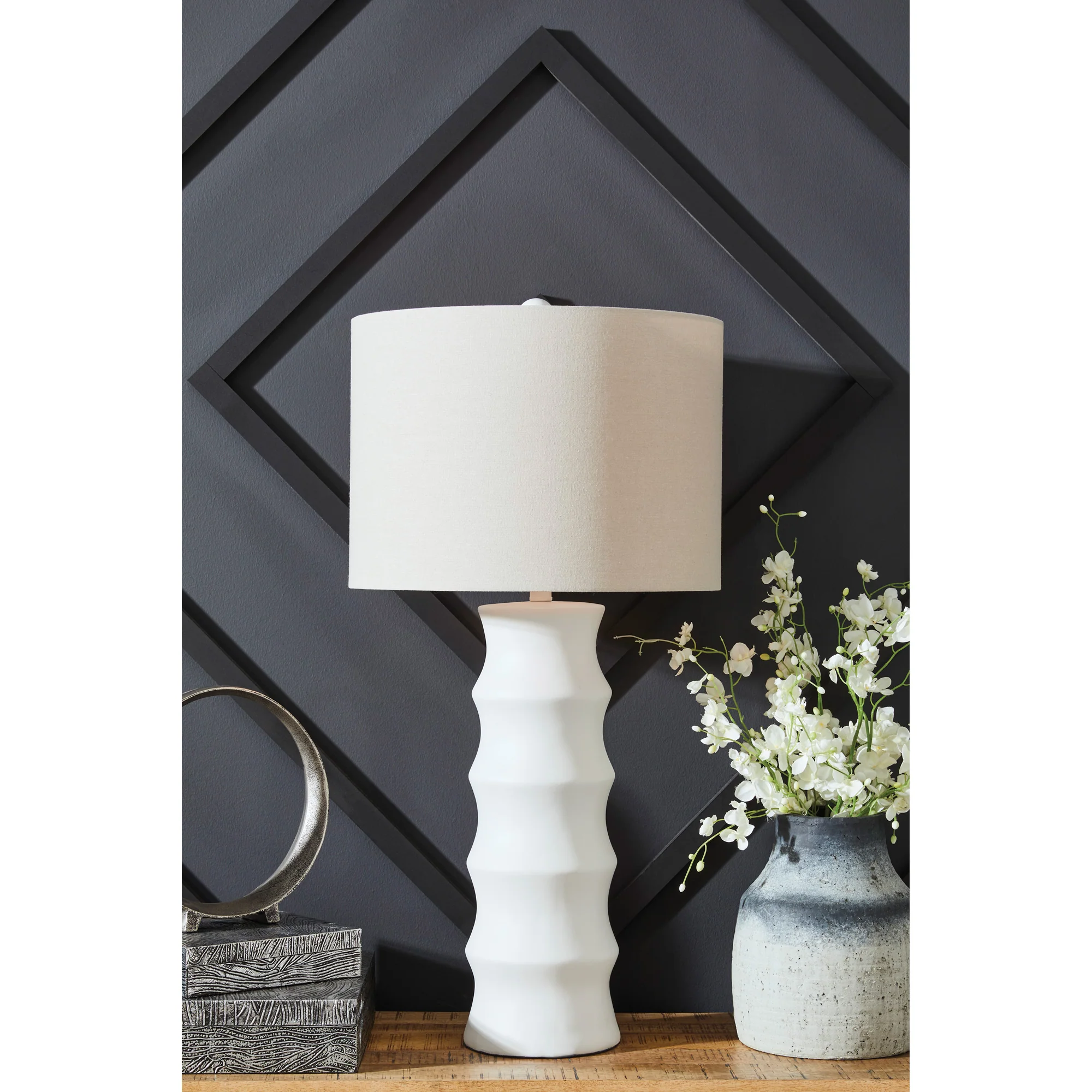 Veraleigh Table Lamp - Image 2