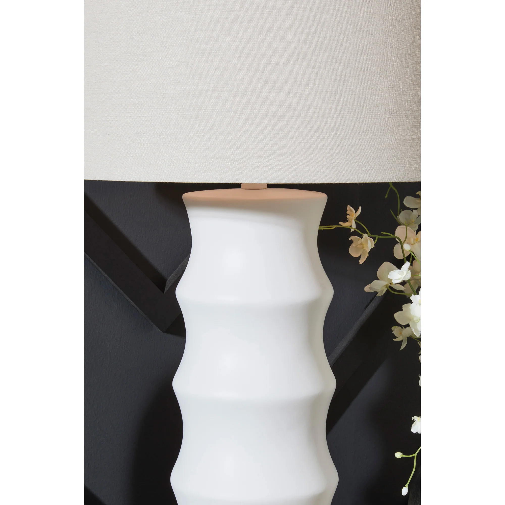 Veraleigh Table Lamp - Image 3