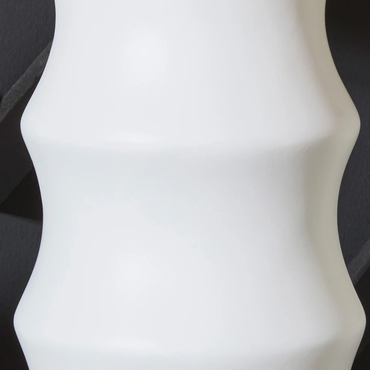 Veraleigh Table Lamp - Image 4