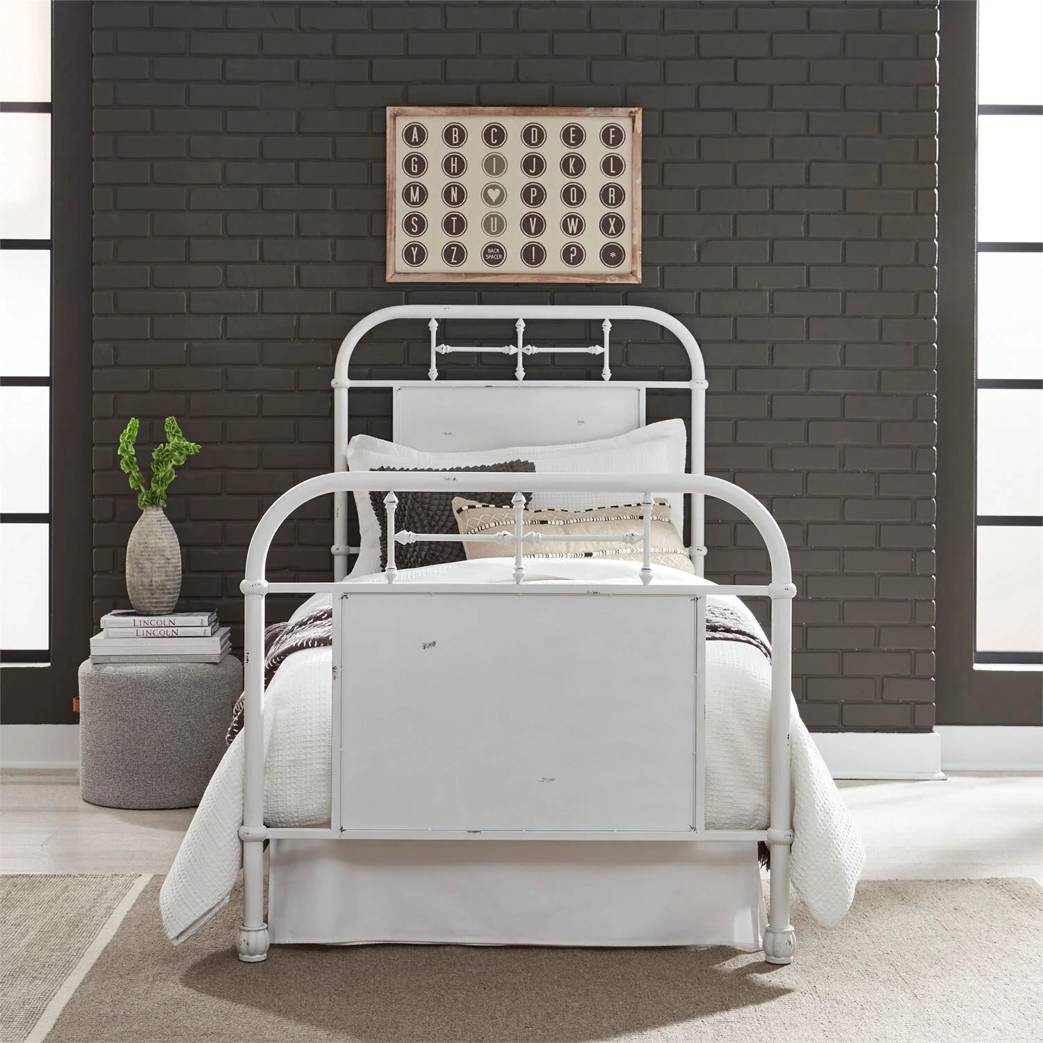 Vintage Bed - Image 29