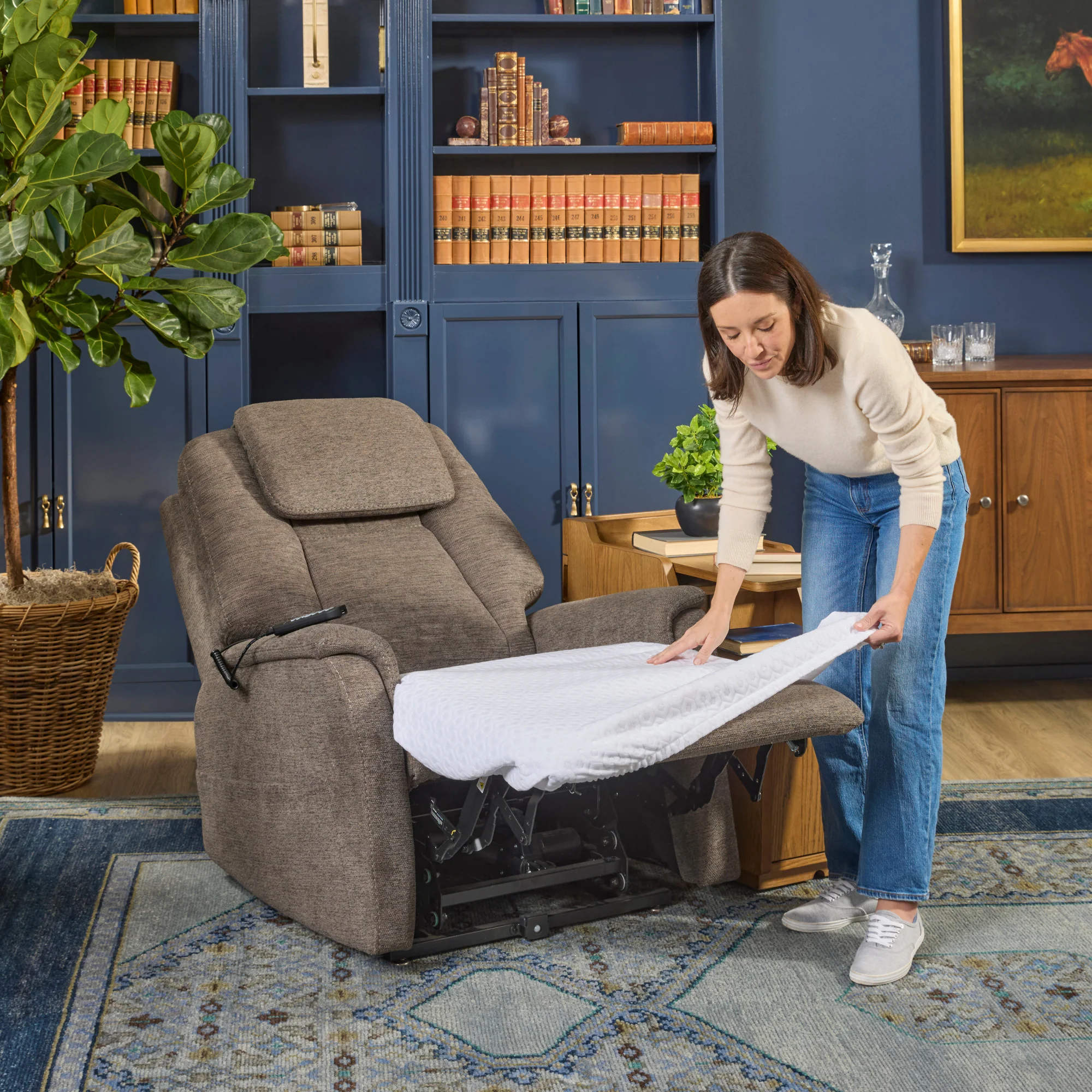 Zecliner Model 3+ Petite Lift Recliner - Image 5